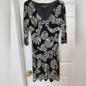 Jones Wear Black & White Long-Sleeve Printed V-Neck Dress